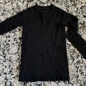 Lululemon // Black light weight shirt